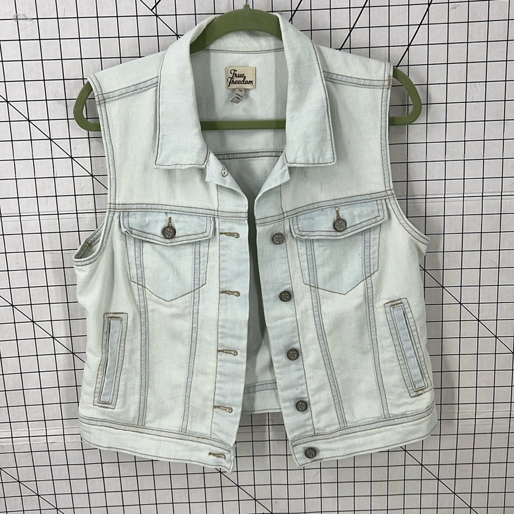 Free freedom, cotton blend light wash button front denim vest M